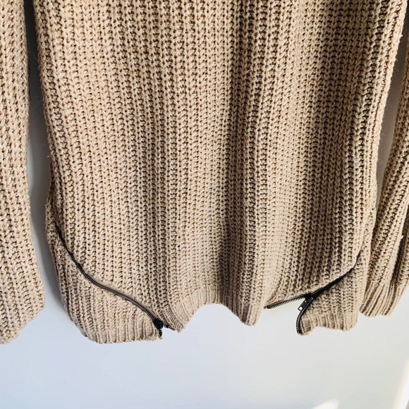 Light brown long sleeves knitted sweater. Medium. - Picture 3 of 7
